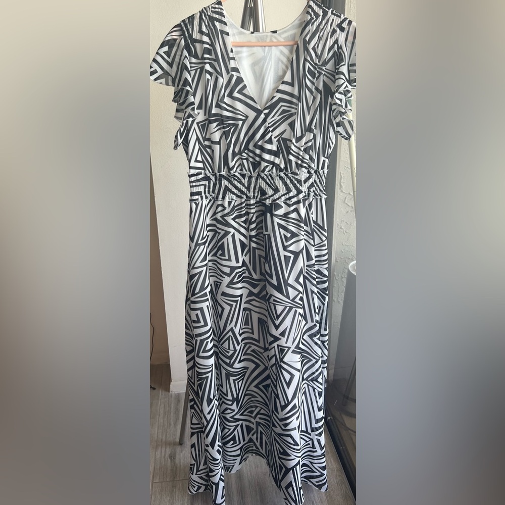 Woman size 8 Italian dress. Slightly worn. Past the knees, but above the ankles.